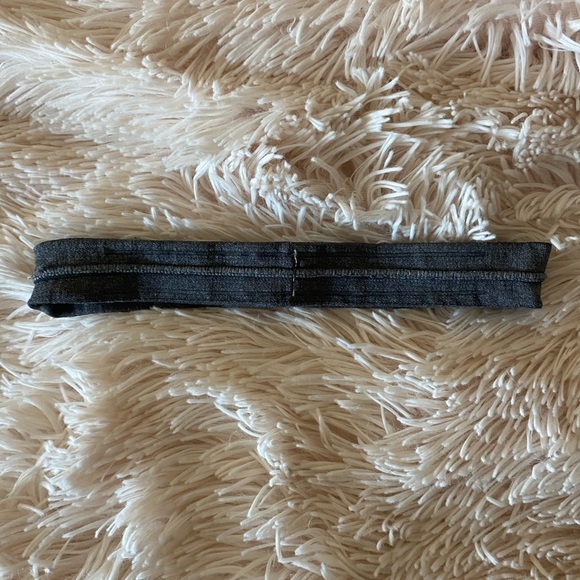 GREY LULULEMON HEADBAND - Picture 3 of 5